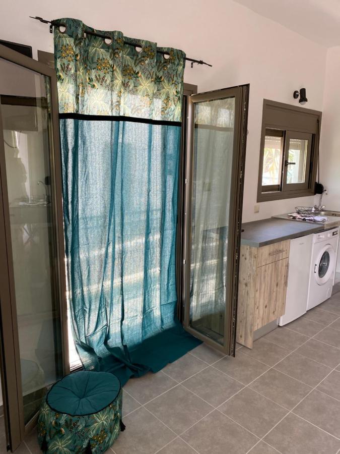 Central Areopolis Rooms Ареополис Экстерьер фото